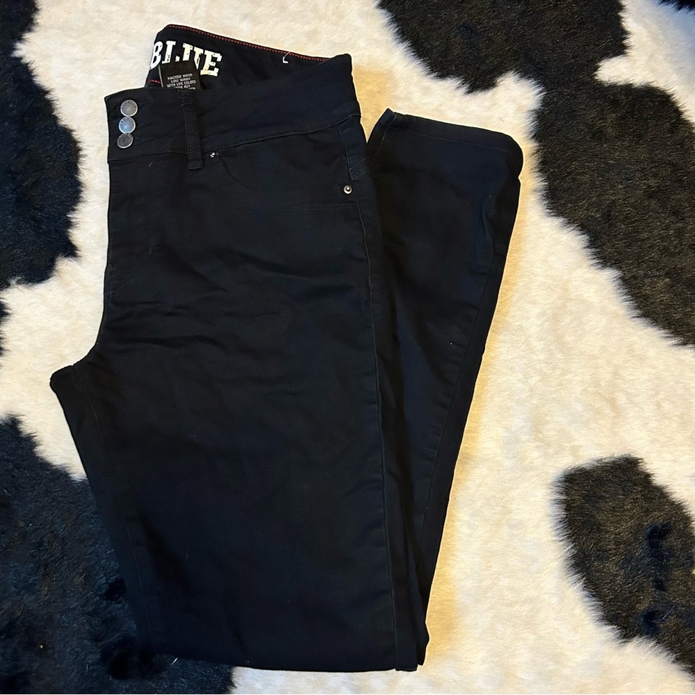 Tag blue black jeans